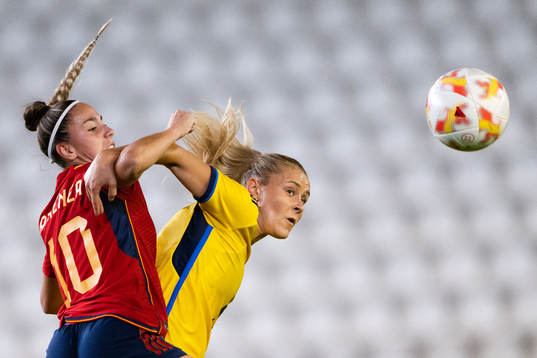 Athenea del Castillo of Spain and Amanda Nilden of Sweden