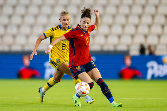 Amanda Nilden of Sweden and Esther Gonzalez of Spain