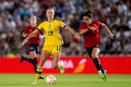 Fridolina Rolfö of Sweden and Oihane Hernandez of Spain