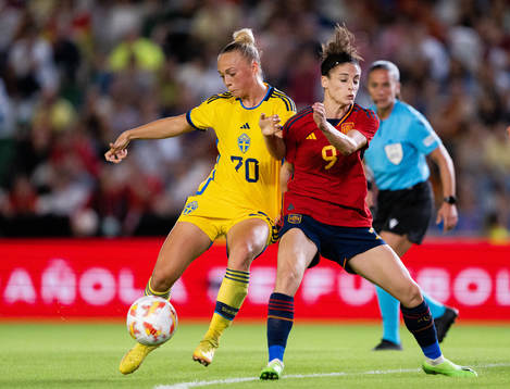 Hanna Bennison of Sweden and Esther Gonzalez of Spain