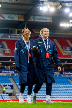 Celin Bizet Ildhusøy and goalkeeper Aurora Mikalsen of