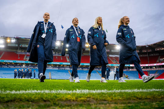 Goalkeeper Selma Panengstuen, Lisa Fjeldstad Naalsund, Anja