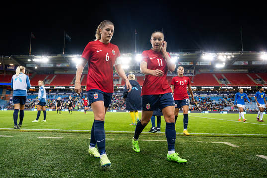 Maren Mjelde and Guro Reiten of Norway