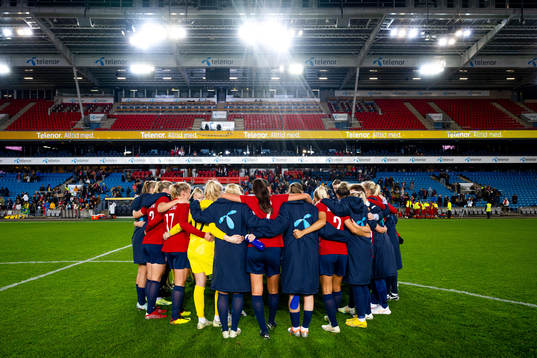 Ingrid Syrstad Engen, players and staff of Norway