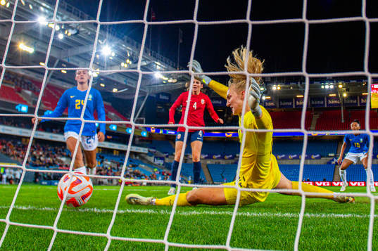 Jaqueline Ribeiro Dos Santos of Brazil scores the 1-4 goal