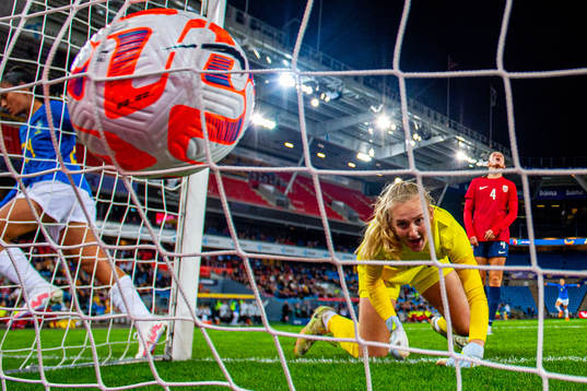 Bläddra bland fler bilder av Football, International friendly, Norway - Brazil