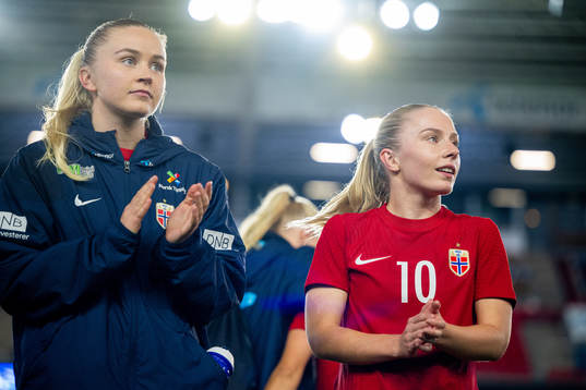 Anna Jøsendal and Thea Bjelde of Norway