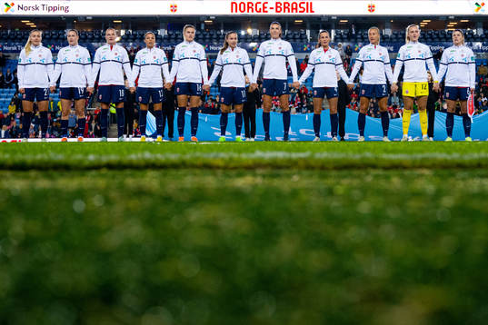 Players of Norway line up