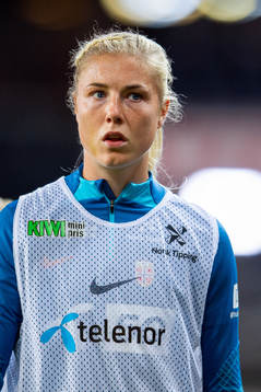 Sophie Román Haug of Norway warms up