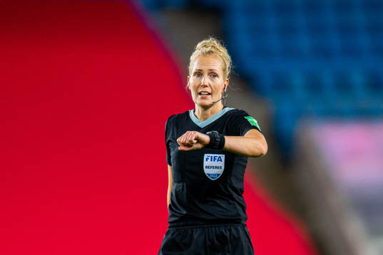 Referee Lina Lehtovaara