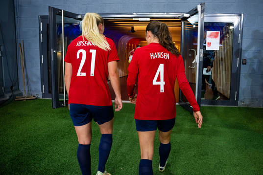 Anna Jøsendal and Tuva Hansen of Norway at half-time
