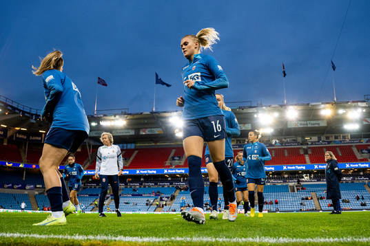 Kristine Bjørdal Leine of Norway warms up