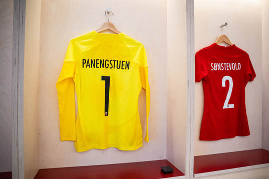 The kits of goalkeeper Selma Panengstuen and Anja