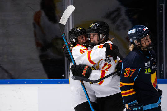 Brynäs Hanna Thuvik jublar