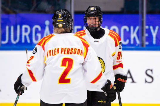 Brynäs Anna Meixner jublar med Maja Nylen-Persson