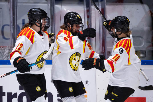 Brynäs Anna Meixner jublar med Hanna Thuvik och Lara