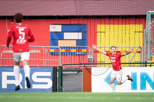 Östersunds Joshua Richards jublar