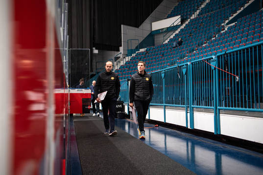 Brynäs tränare Filip Eriksson och assisterande tränare