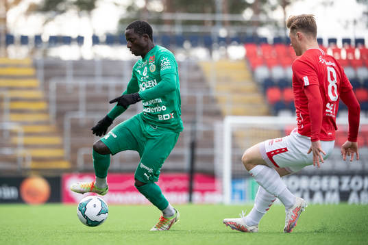 Bodens Raymond Mendy och Östersunds Isac Häggman