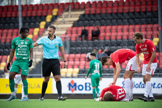 Östersunds Tobias Sundström har ont
