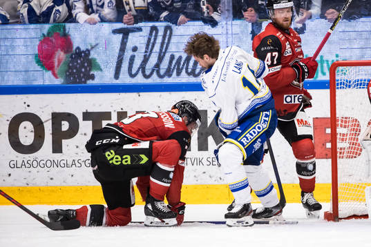 Malmö Redhawkss Adam Ollas Mattsson och Leksands Oskar Lang