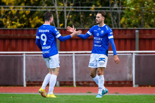 Trelleborgs Felix Hörberg (h) jublar