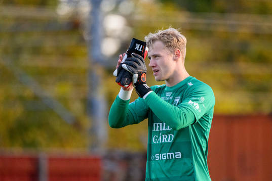 Trelleborgs målvakt Kasper Thiesson Kristensen tackar