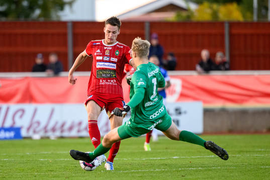 Skövdes Villiam Granath och Trelleborgs målvakt Kasper