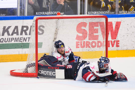 Linköpings Linus Hultström och målvakt Marcus Högberg