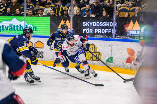 HV71s Sam Vigneault, HV71s Mikkel Bödker  och Linköpings