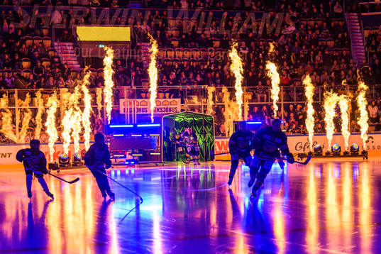 HV71s Chad Billins på väg ut på isen