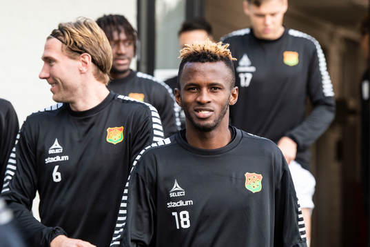 GAIS Rickard Emeka Friday innan fotbollsmatchen i Ettan