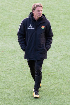 GAIS huvudtränare Fredrik Holmberg innan fotbollsmatchen i