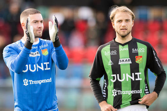 GAIS målvakt Mergim Krasniqi och Gustav Lundgren jublar
