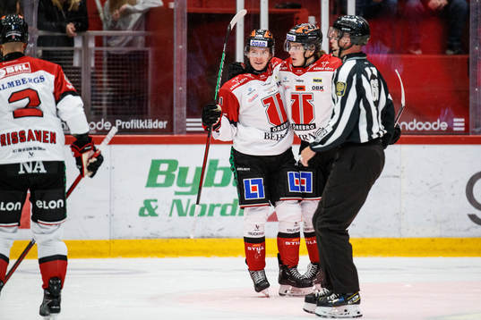 Örebros Linus Öberg jublar