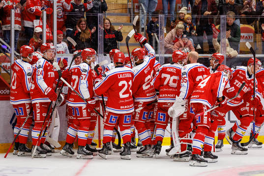 Timrås spelare jublar