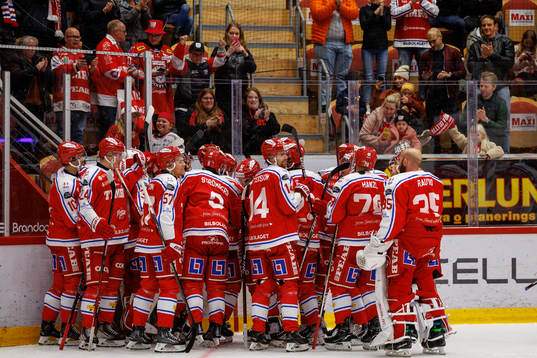 Timrås spelar jublar
