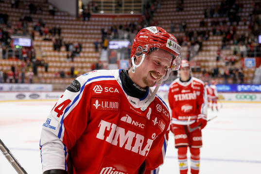 Timrås Jonathan Dahlén  jublar