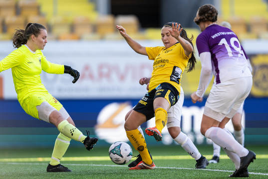 Westbos målvakt Elin Birgersson och Elfsborgs Johanna