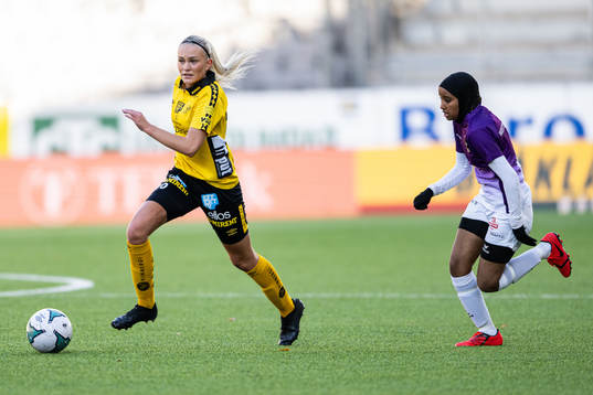 Elfsborgs Matilda Ståhlbom Karlsson och Westbos Hodan Abdi