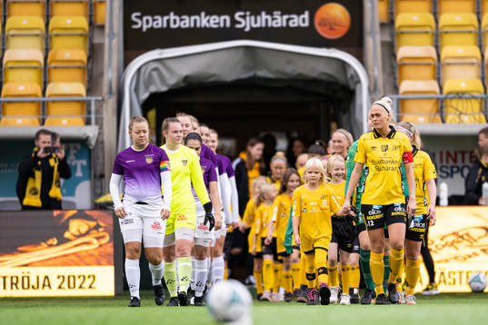 Lagen kommer ut till match med lagkaptenerna Westbos Emma