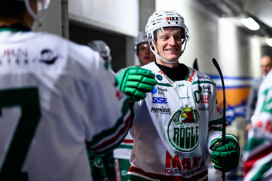 Rögles Anton Bengtsson före ishockeymatchen i SHL mellan