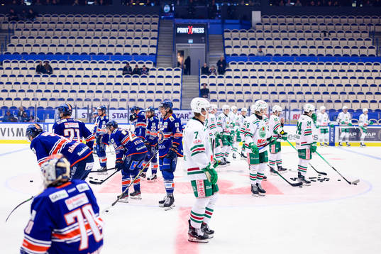 Lagen värmer upp före ishockeymatchen i SHL mellan