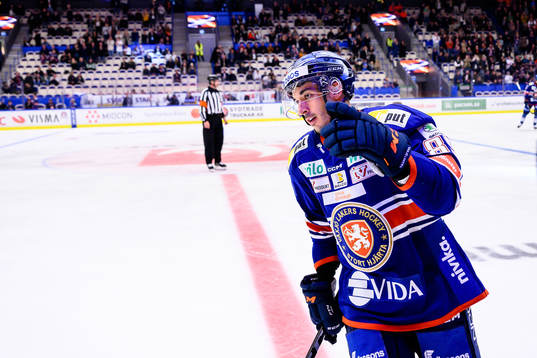 Växjös Jayden Halbgewachs jublar