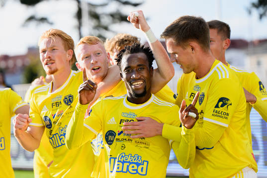 Falkenbergs Godwin Aguda jublar