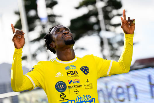 Falkenbergs Godwin Aguda jublar