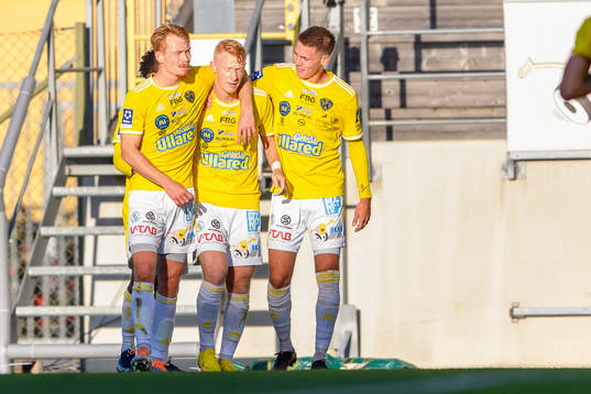 Falkenbergs spelare jublar