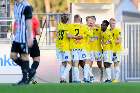 Falkenbergs spelare jublar