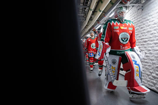 Frölundas målvakt Lars Johansson innan  ishockeymatchen i