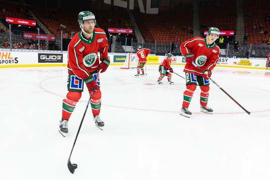 Frölundas Christian Folin innan ishockeymatchen i SHL